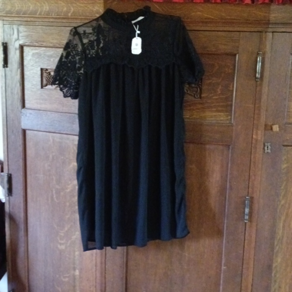 Chic Black Lace Maxi Dress